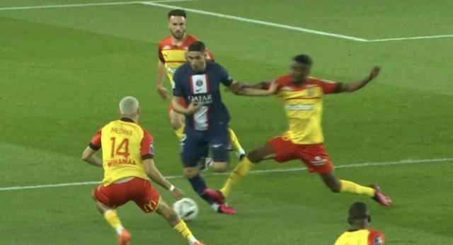 开云-【法甲】姆巴佩传射梅西破门！巴黎主场3比1朗斯