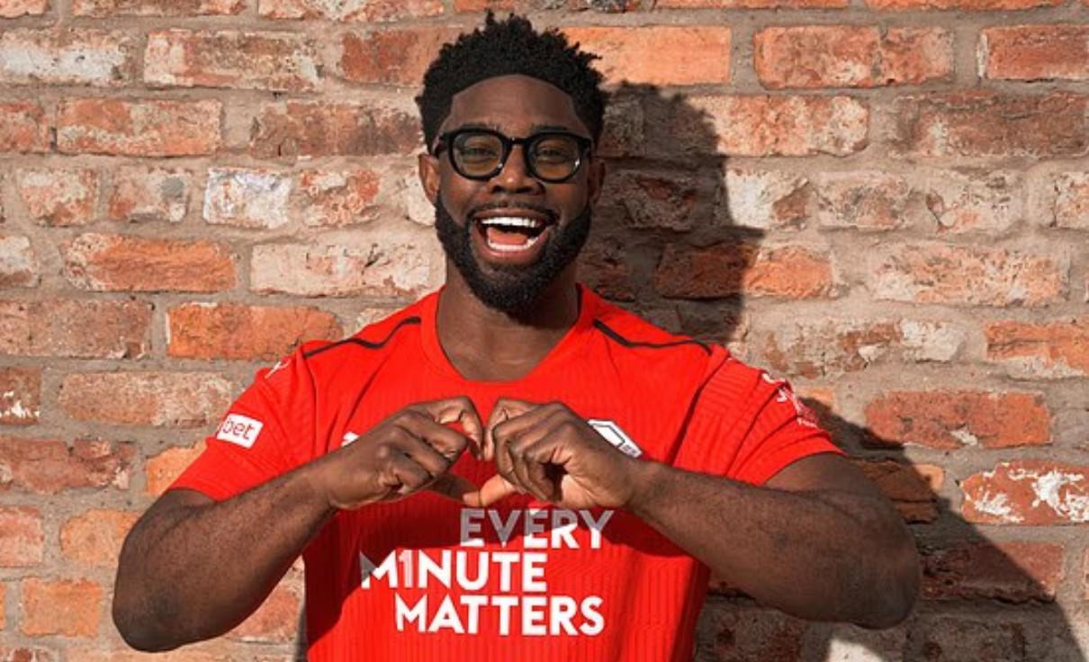 开云体育下载网址-为心脏健康月做宣传，理查兹、迪福等前英超球星做出爱心手势