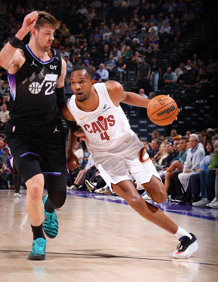 开云体育官方下载-骑士击败爵士迎两连胜！米切尔莫布利同砍34分哈登13+6+14|威廉姆斯|詹姆斯·哈登|贝利|菲利波夫斯基|森萨博_新浪体育_新浪新闻